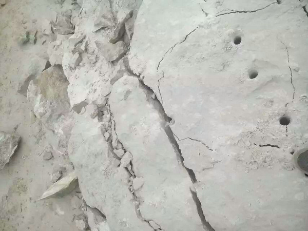 東科無聲膨脹劑廠家，巖石破碎劑價格，靜態破碎劑使用方法