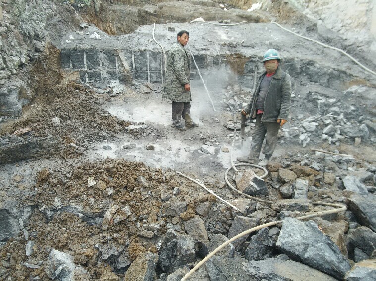 靜態爆破巖石劑，破石劑，巖石爆破劑