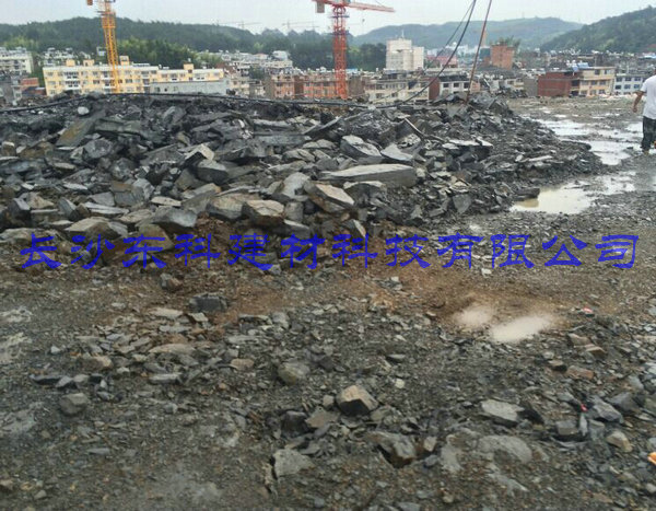 立交橋工程排水管溝槽開挖遇巖石靜態爆破施工