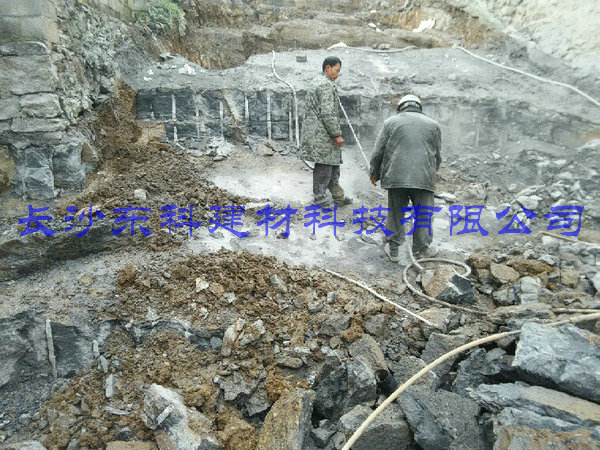 靜態破碎劑在抗滑樁堅硬巖石開挖中的應用