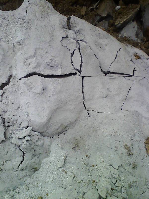 DK無聲膨脹劑廠家，東科高效無聲破碎劑:優質生產單位